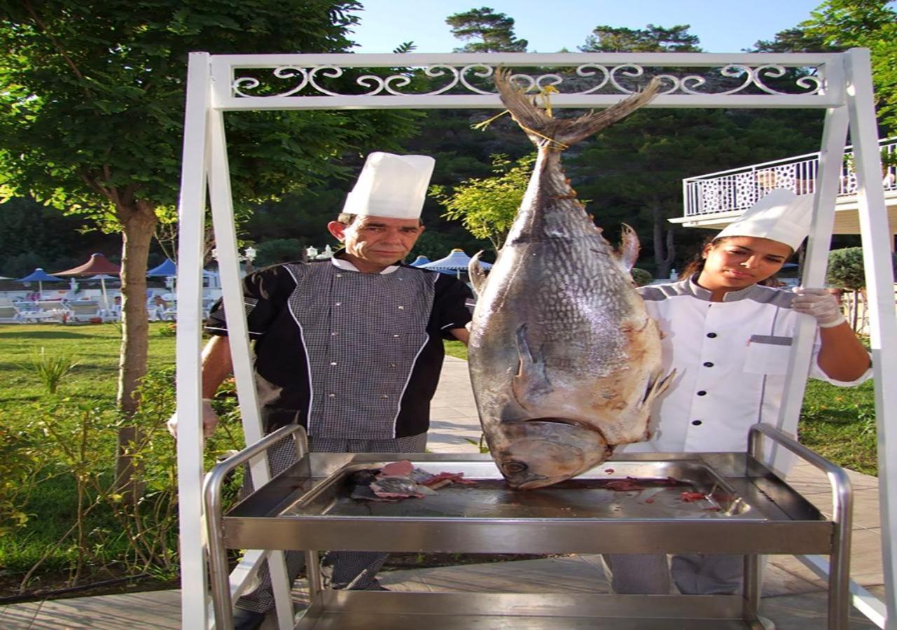 Golden Sunset Hotel&Spa Kemer Exterior foto Blue marlin being prepared for a wedding reception