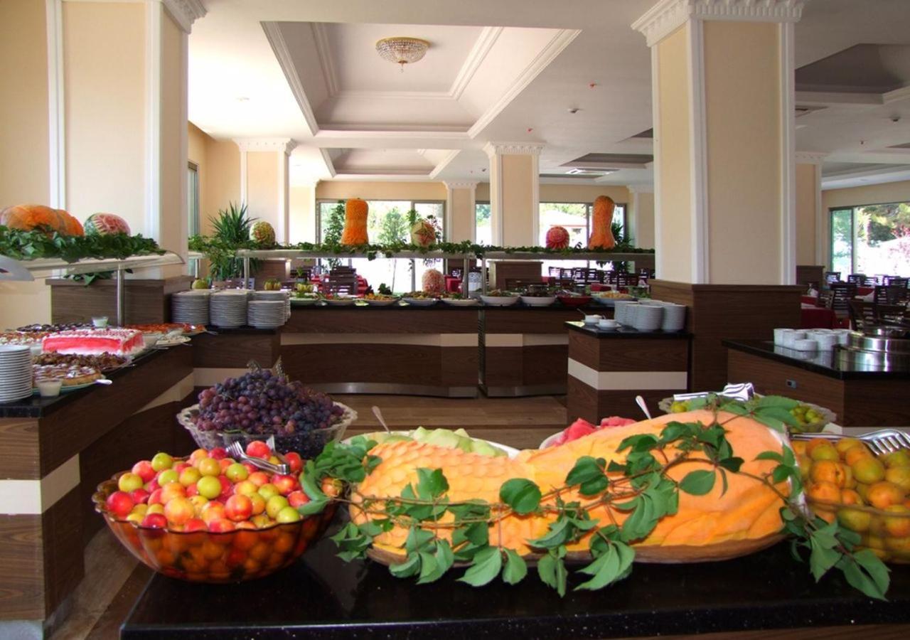 Golden Sunset Hotel&Spa Kemer Exterior foto A buffet at a hotel