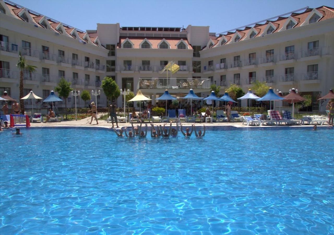 Golden Sunset Hotel&Spa Kemer Exterior foto A swimming pool at a hotel in Turkey