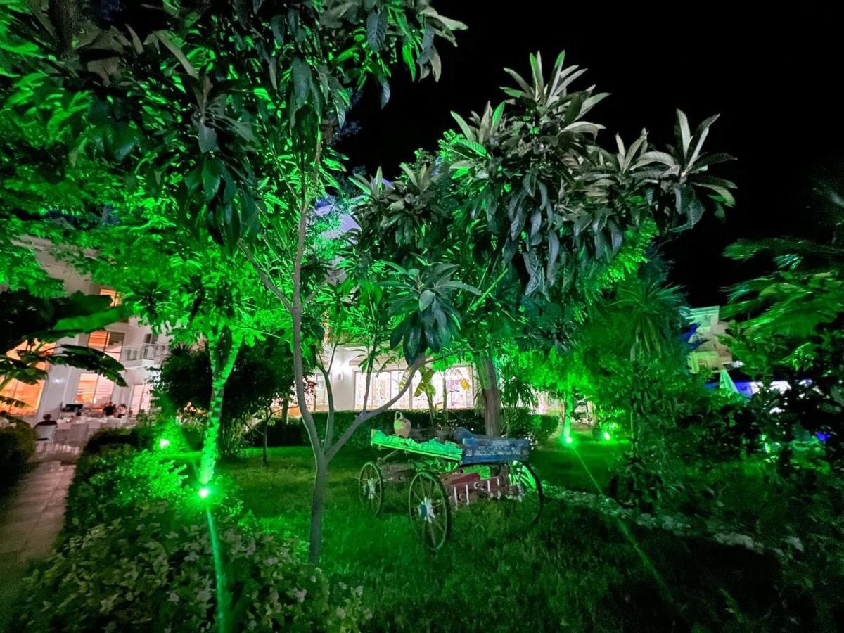Golden Sunset Hotel&Spa Kemer Exterior foto The garden of the house