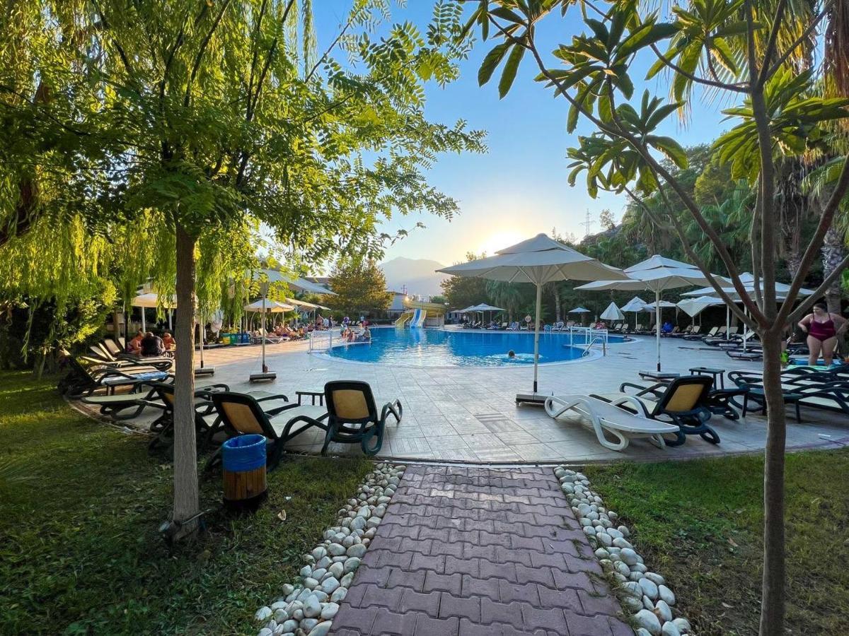 Golden Sunset Hotel&Spa Kemer Exterior foto The pool at the hotel