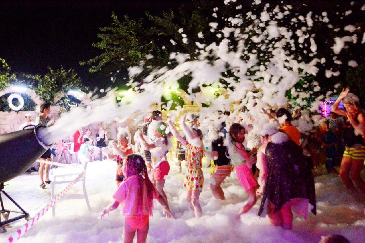 Golden Sunset Hotel&Spa Kemer Exterior foto Foam party in Croatia