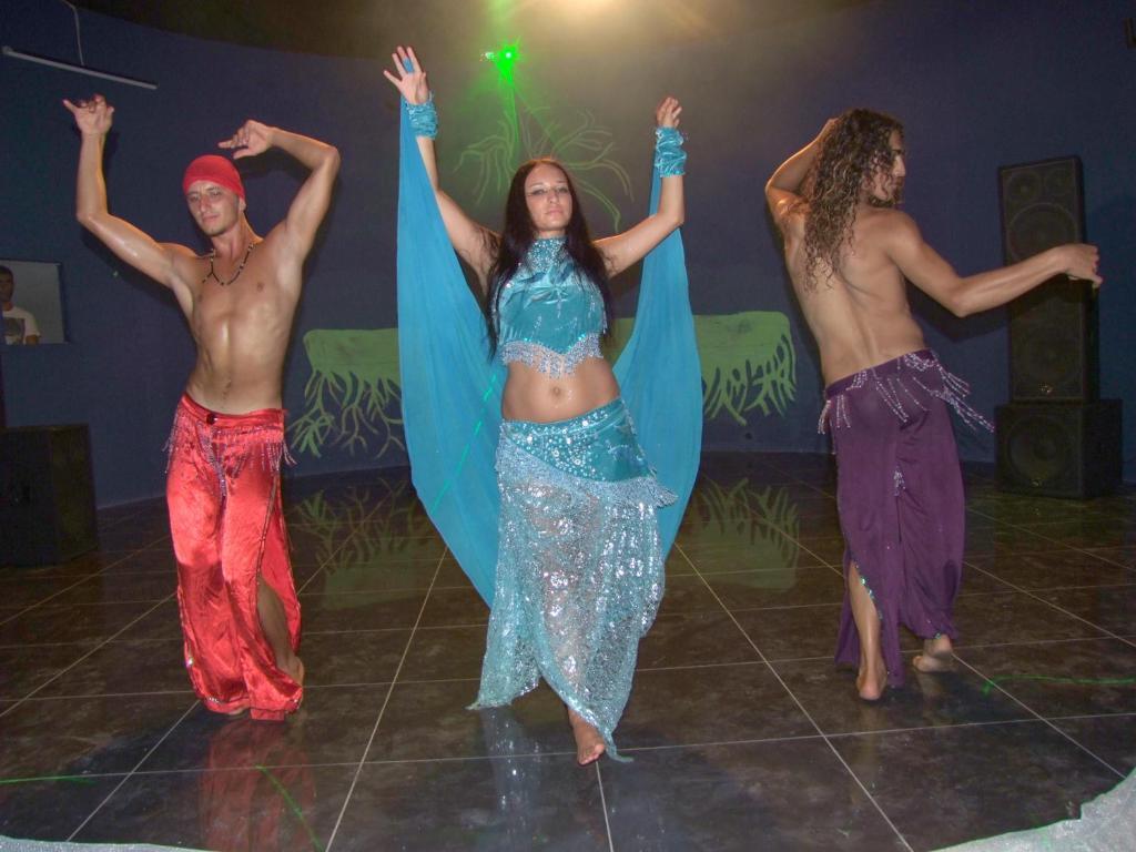 Golden Sunset Hotel&Spa Kemer Exterior foto Belly dancers in Egypt