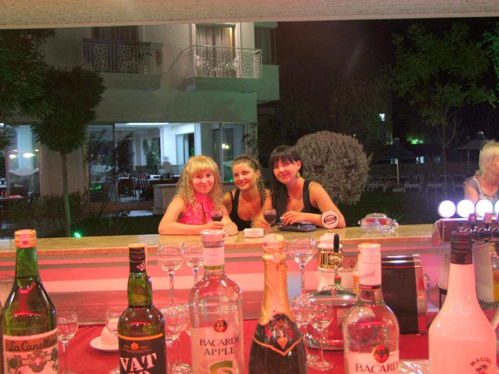 Golden Sunset Hotel&Spa Kemer Exterior foto A bar in Kos