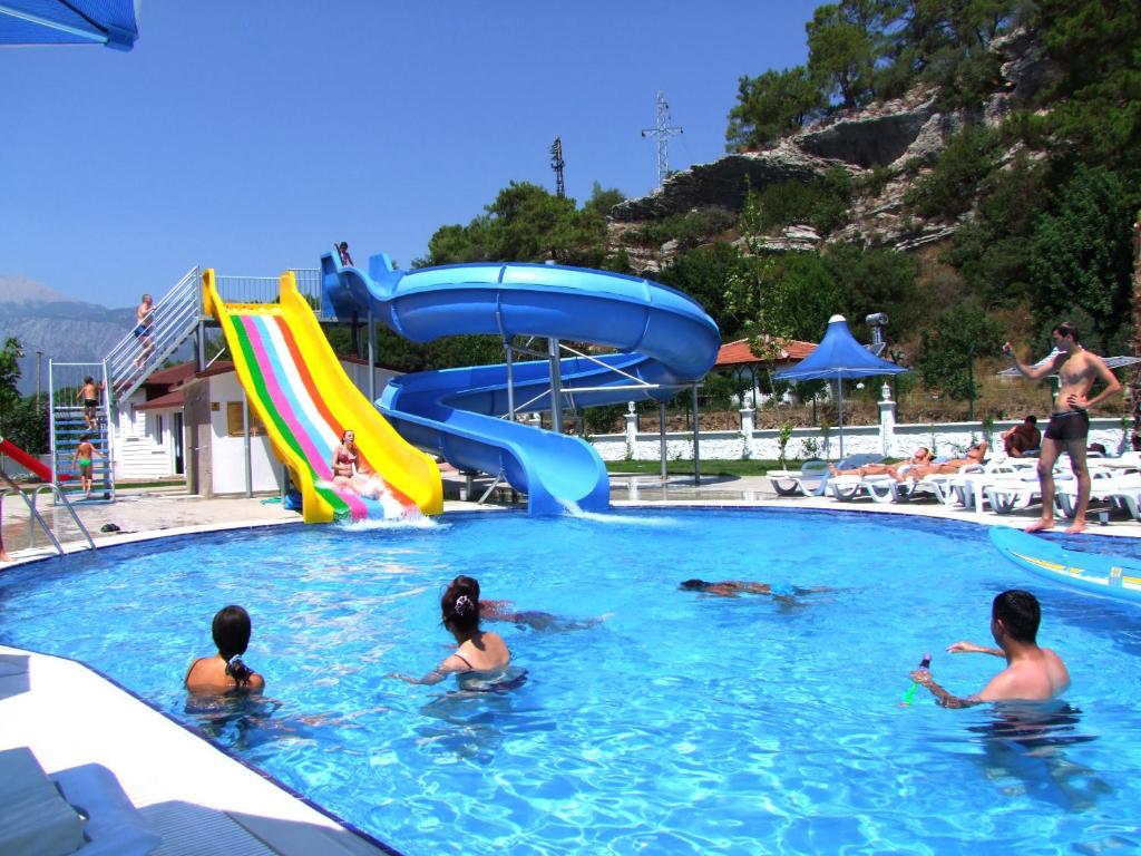 Golden Sunset Hotel&Spa Kemer Exterior foto A water park in Turkey